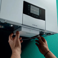 Caldaia a condensazione Vaillant EcoTEC Pure 24 kW metano + termostato smart SensoROOM Connect