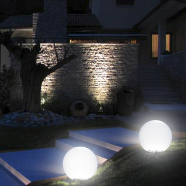 Sfera luminosa da giardino Arkema SF400 in resina LLDPE con pannello fotovoltaico 40 cm