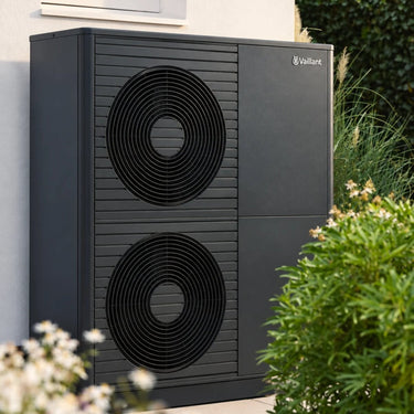 Pompa di calore aria-acqua Vaillant aroTHERM plus VWL 155/8.1 15 kW 230 V monofase monoblocco R290 A+++ ad alta temperatura