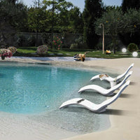 Lettino Prendisole Arkema Serendipity Chaise in polietilene HD di colore bianco