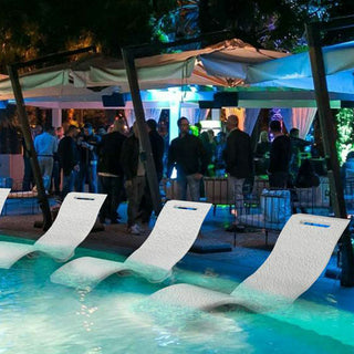 Lettino Prendisole Arkema Serendipity Chaise in polietilene HD di colore bianco