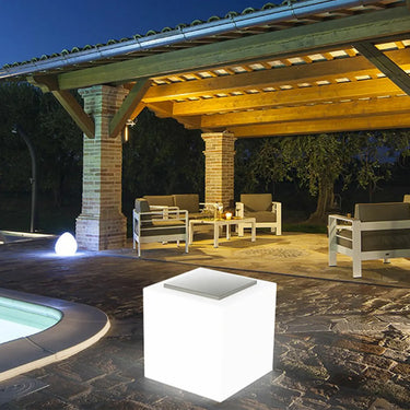 Cubo luminoso da giardino Arkema Iris SL  in resina LLDPE con pannello fotovoltaico Arkema