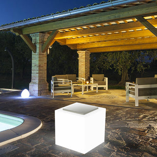 Cubo luminoso da giardino Arkema Iris SL  in resina LLDPE con pannello fotovoltaico