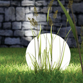 Sfera luminosa da giardino Arkema SF300 in resina LLDPE con pannello fotovoltaico 30 cm