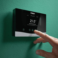 Caldaia a condensazione Vaillant EcoTEC intro 18 kW metano + Termostato SensoHome 380 - A+
